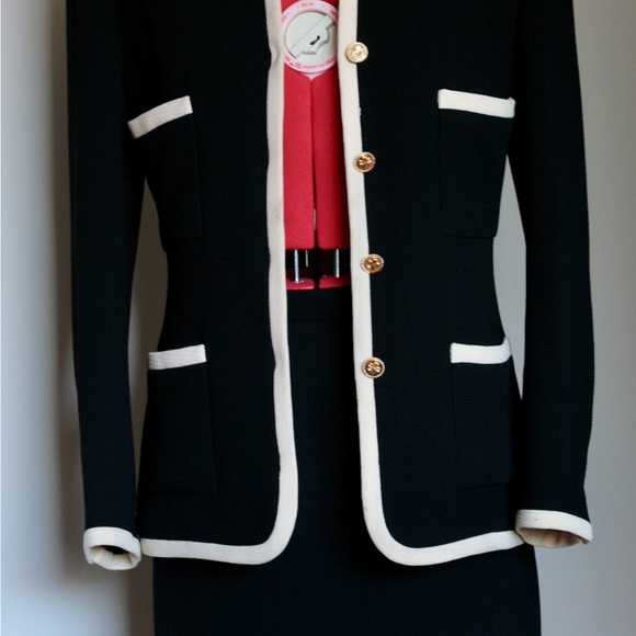 Vintage Chanel skirt suit - Picture 9 of 9